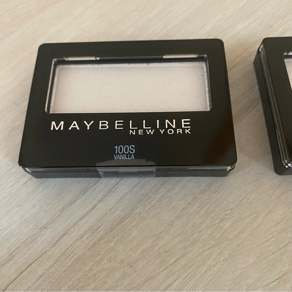 Set Of Two (2) Maybelline New York Expert Wear Eyeshadow, 100S Vanilla, 0.08 oz. - Picture 2 of 4